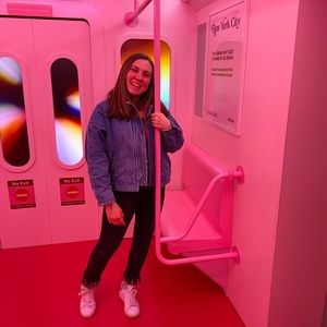 Meet your Posher, Elia